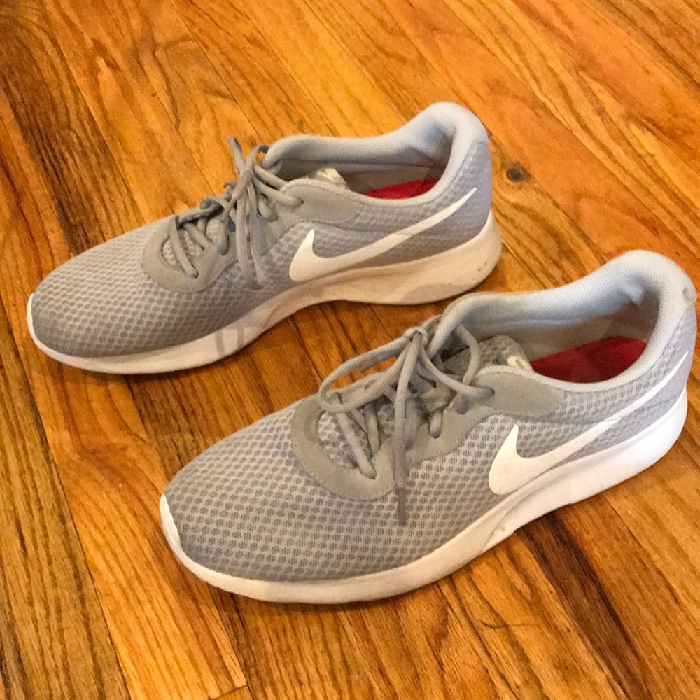 Nike Tanjun Running Sneaker in Wolf Gray (size 13)